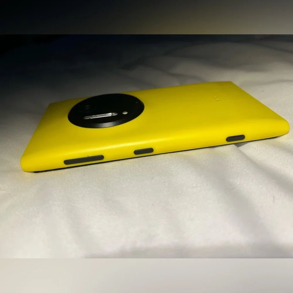 Nokia Yellow Phone Back Cover with Black Camera Housing